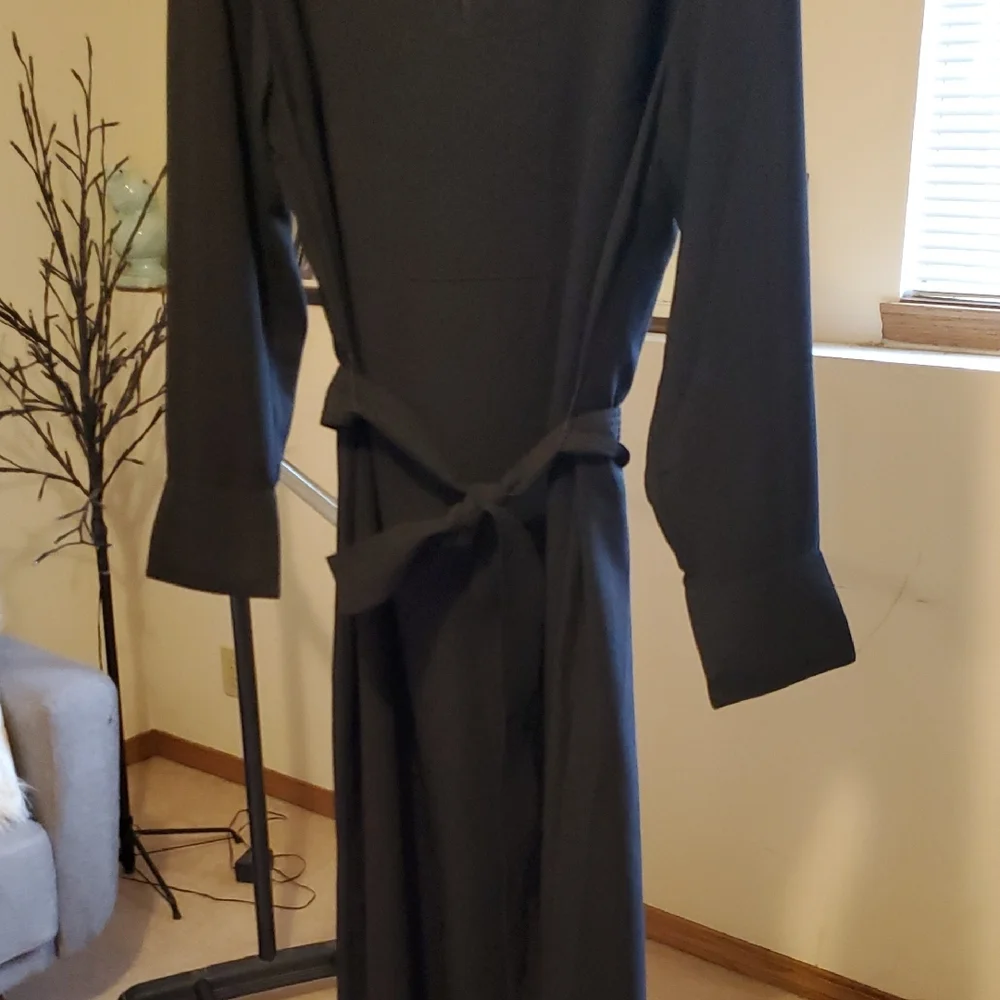 Ann Taylor Black Long Sleeve V-Neck Sheath Dress - Picture 4 of 4